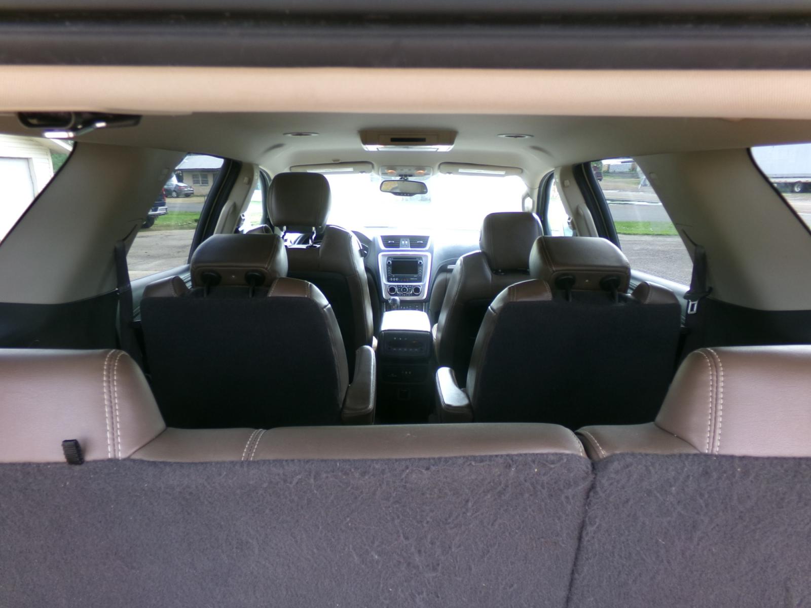 2015 White /Brown GMC Acadia SLT (1GKKRRKD4FJ) with an 3.6L engine, automatic transmission, located at 401 First NE, Bearden, AR, 71720, (870) 687-3414, 33.726528, -92.611519 - Photo #5